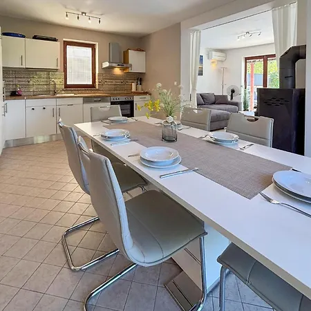 Casa vacanze Awesome In Malinska
